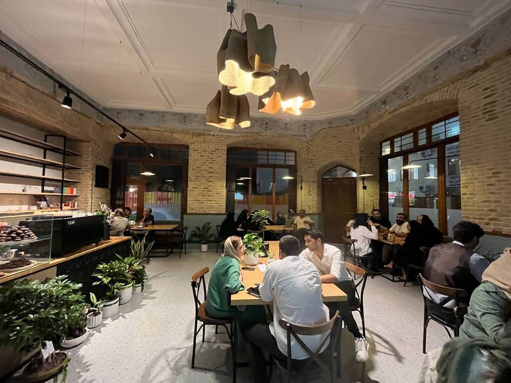 کافه نزدیک حرم